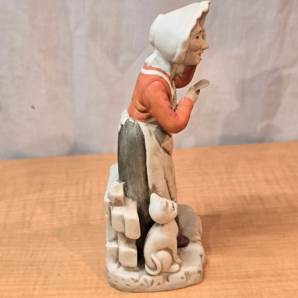 Fine Porcelain Old Woman with Cat Figurine Vintage‎ 7